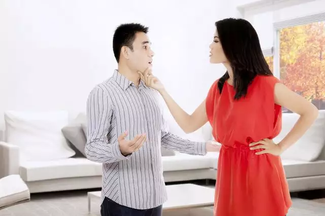 4、婚姻宮逢沖一定會離婚嗎:婚姻宮相剋的兩個人還能走到一塊嗎