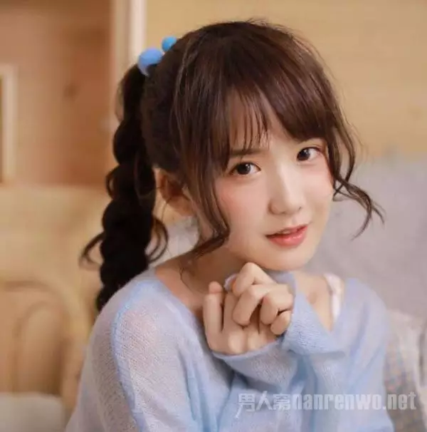 屬雞的女孩認乾爹乾媽什麼屬相好：屬雞的女人認什麼屬相當乾媽最好