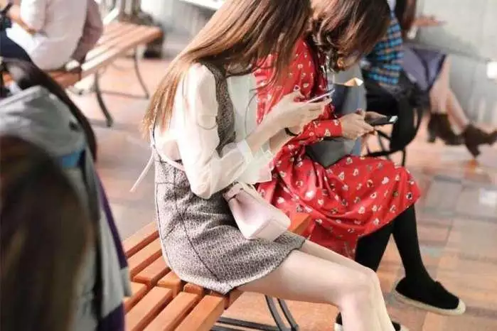 3、為什麼很多已婚中年男人會跟年輕小姑娘婚外情？是真愛嗎？愛自己老婆也會找嗎？