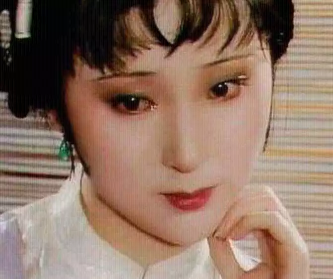 76年女黛玉什麼屬相：請詳解(林黛玉)出生及屬相。非答勿擾。謝了！