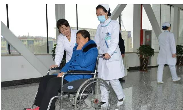 4、運送患者的注意事項:搬運病人時注意那些問題？