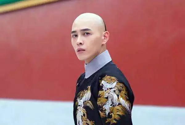 皇邊的大紅人是什麼屬相：皇帝身邊大紅人指一生肖