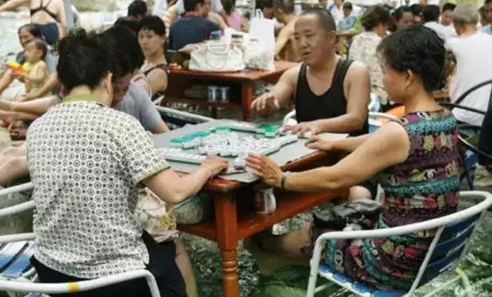 5、女人打麻將帶什麼東西會贏:有什麼語提高打麻將運氣?