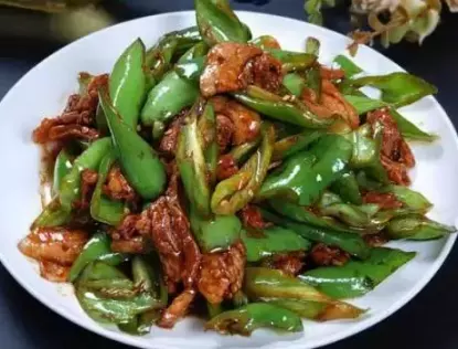 2、適合請客的12常菜:朋友們，我在家中請客，希望大家提供菜譜一套！