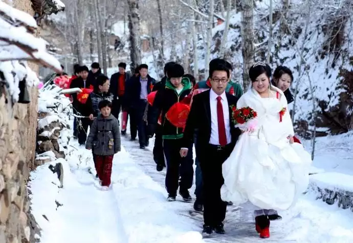 屬兔結婚送親忌諱什麼屬相：年兩屬兔結婚忌什麼屬相接送親