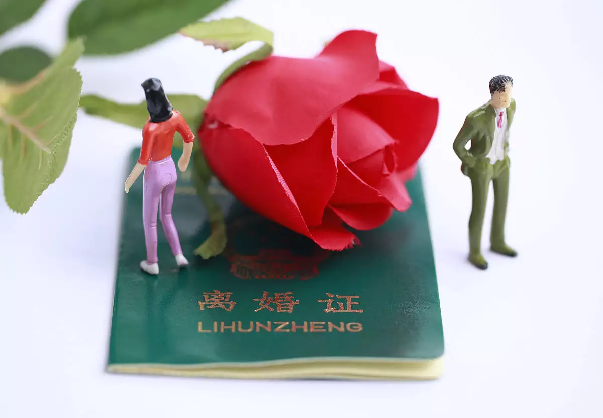 2、請幫我解一下屬相配對，關係到我和女同夥她家族關係，不得不在此，謝謝了