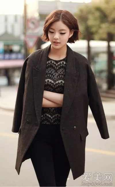 披着西裝穿草鞋是什麼屬相：什麼屬相不宜穿紅色衣服