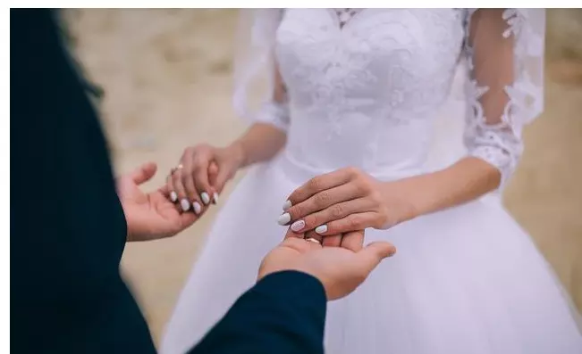 2、怎麼能挽救自己的婚姻:我該怎麼挽救我的婚姻，求助