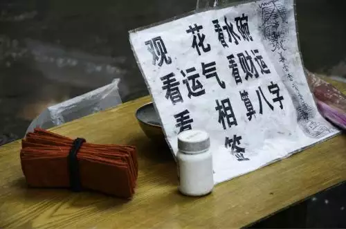 1、占卜事業都需要問什麼問題:塔羅牌占卜有哪些注意事項？
