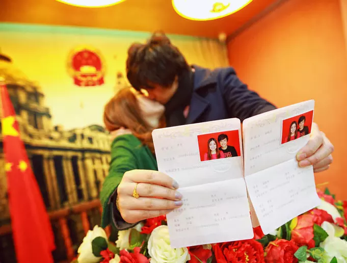 2、哪天是結婚的好日子:哪天是個結婚的好日子。