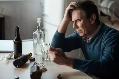 8、年齡大了舉而不堅怎麼辦:舉而不堅，堅而不久，怎麼辦？45歲。