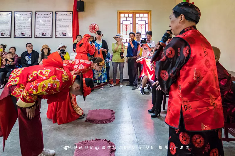 拜堂時父母屬相不合時能拜嗎：結婚當天拜堂不能有相衝屬相在場怎麼化解
