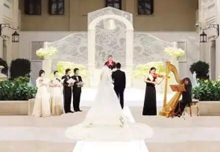 2、各地結婚配的感人歌曲:能讓人感動的婚禮背景音樂，英文