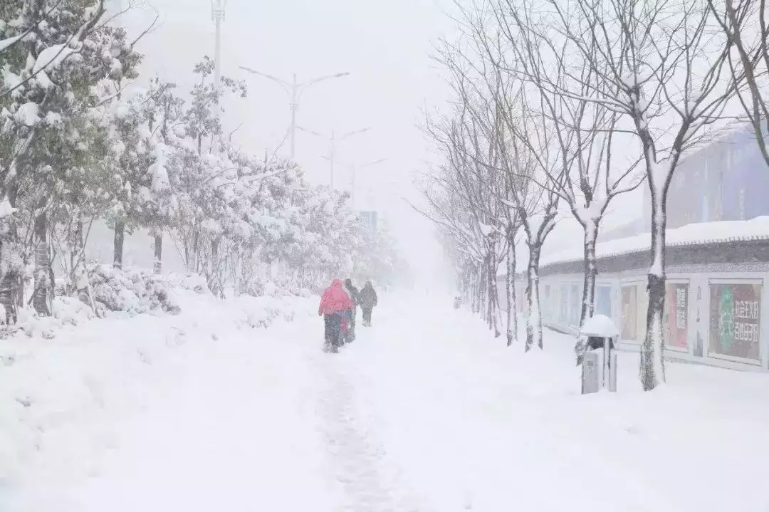 2、結婚當天下雨好還是下雪好:算一算結婚當天下雨下雪有什麼說法