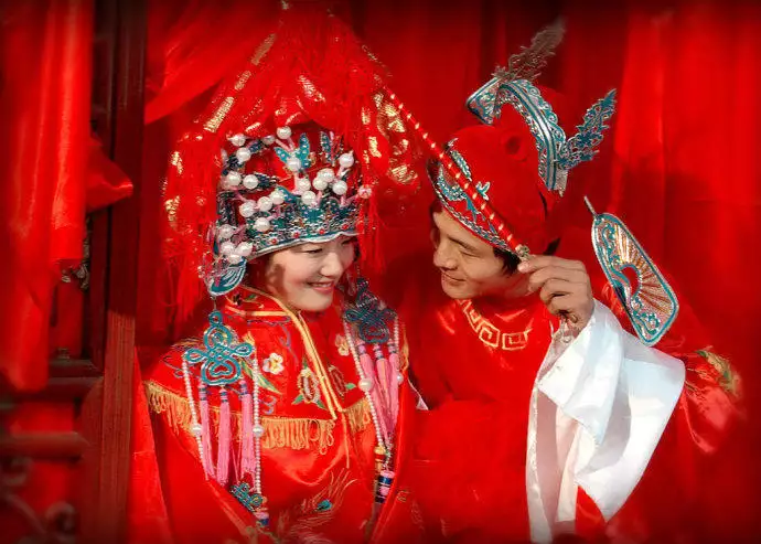 3、算命結婚是按照領證算還是結婚算:八字中的結婚到底是指領證還是指同居還是指辦儀式