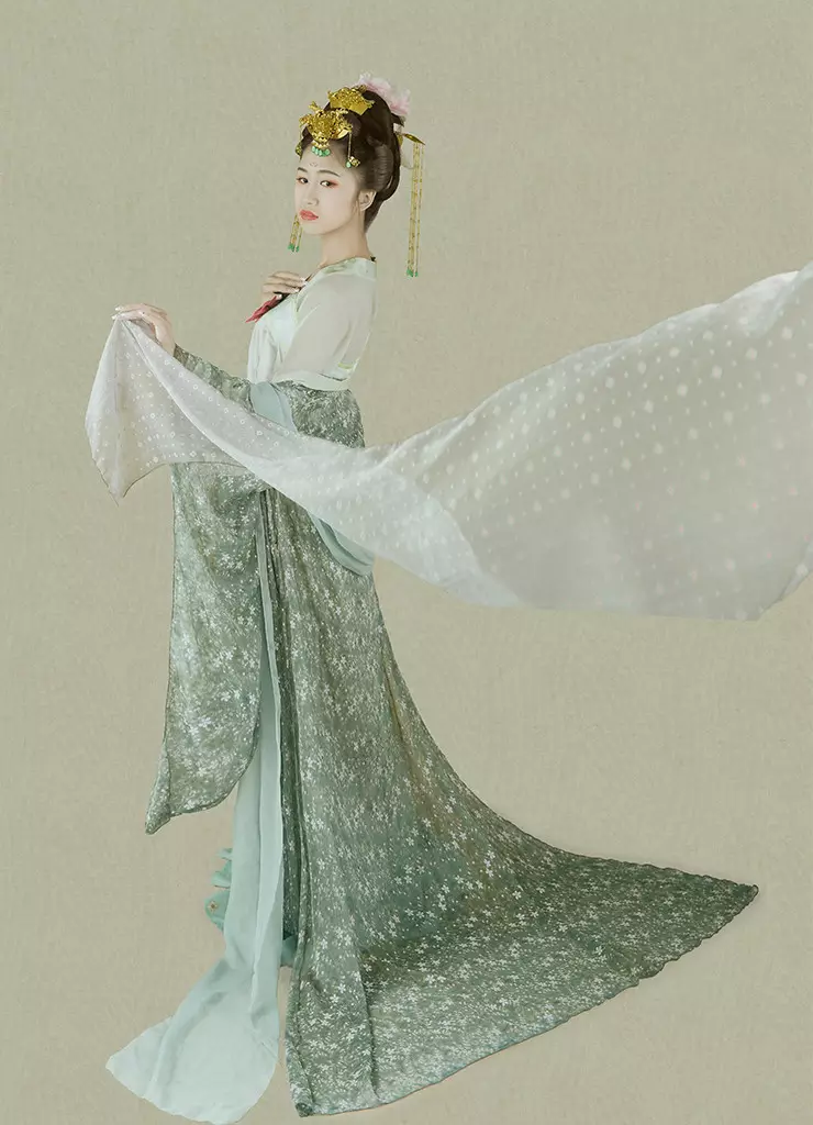 化妝師藝名簡單大氣的時尚：想取一個化妝師的名字，要時尚個性點的，大家幫忙想想