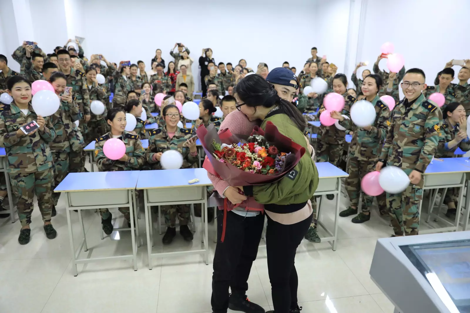 3、向老師求婚配音樂:急需求婚背景音樂