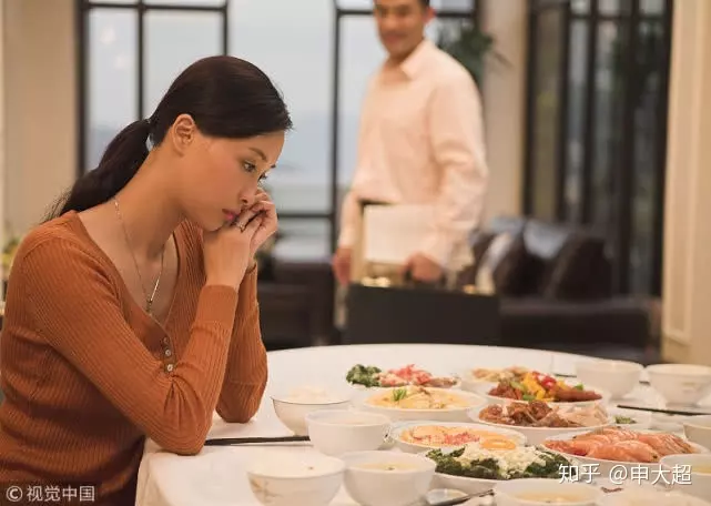 2、如何認識有錢人做小三:為什麼美女都是有錢人的，小三，情人，性玩具？