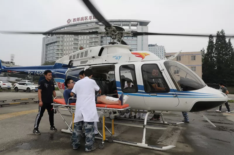 3、直升機轉運病人費用:飛機上可以運送病人嗎?