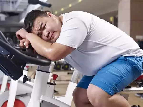 2、為什麼那麼男人30多歲就不行:一個男人三十歲不到性就不行了嗎?是真的嗎?