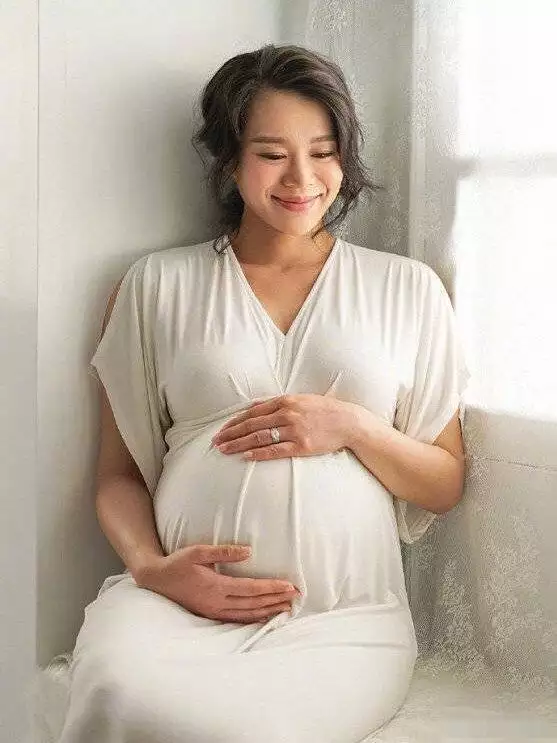 懷二胎孕吐嚴重會是女孩嗎：頭胎孕吐不嚴重是女兒二胎吐的厲害是不是兒子