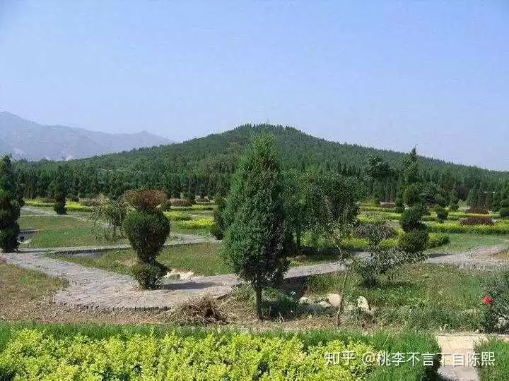 宅兆塌陷對什麼屬相子孫晦氣：陷下去對晚輩有什麼影響？