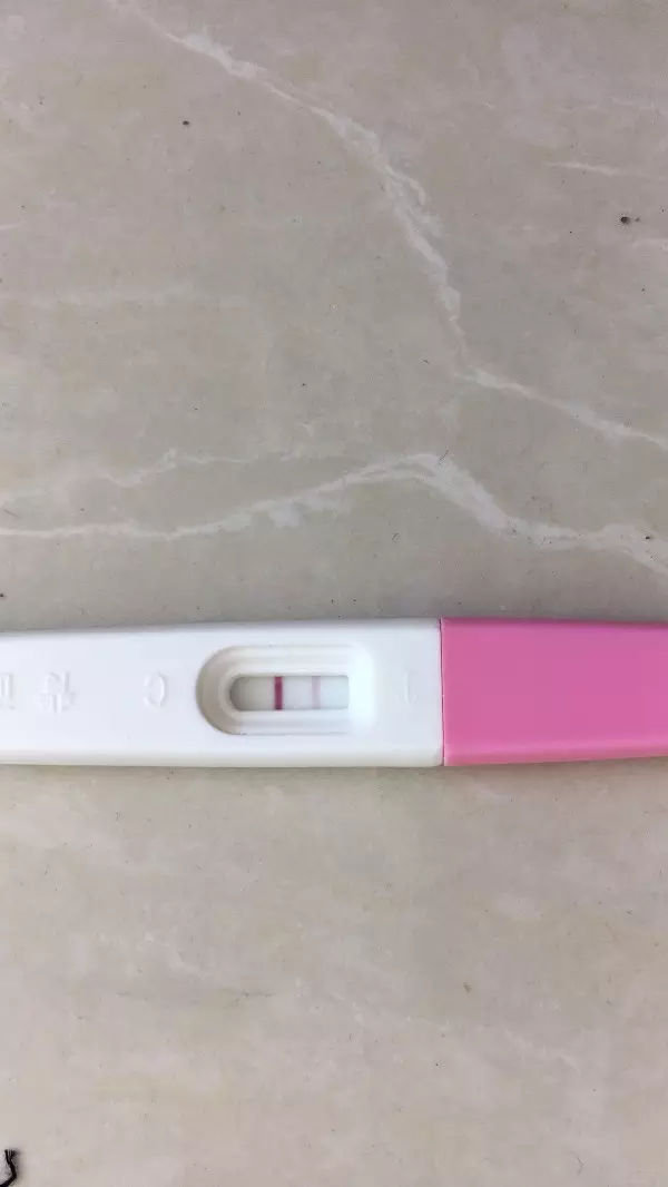驗孕棒一條深一條淺是什麼情況：驗孕棒一條深一條淺是怎麼回事啊