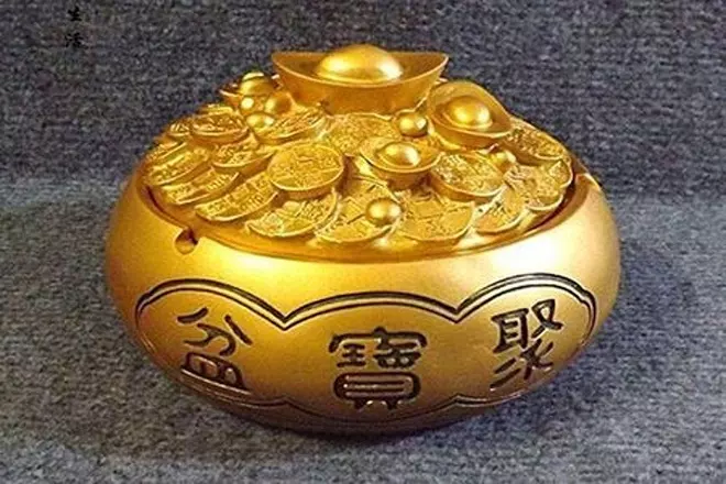 3、招財進寶的生肖:少年十五一身勁，招財進寶四十七。是什麼生肖