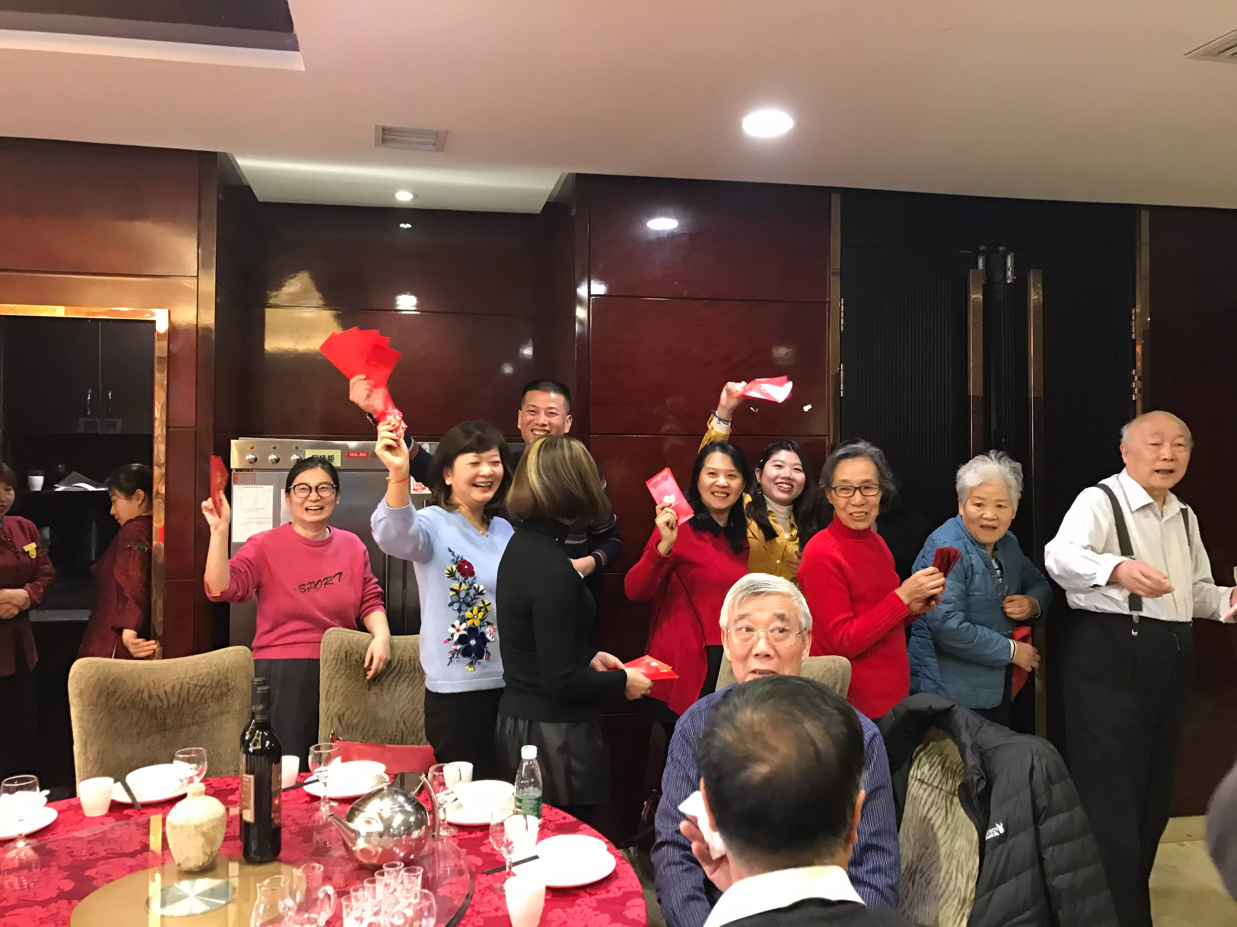 我過生日,朋友發元給我，朋友過生日,我應該發多少紅包給她？