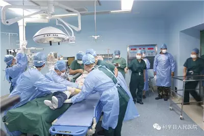 5、轉運病人頭在前還是在後:大家覺得在前面好還是在後面