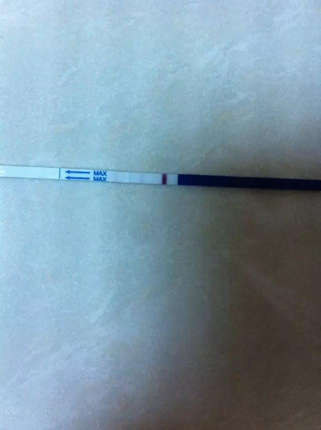 一淺一深是懷孕多久了：驗孕試紙显示一深一淺 能知道大概是懷孕多久么?