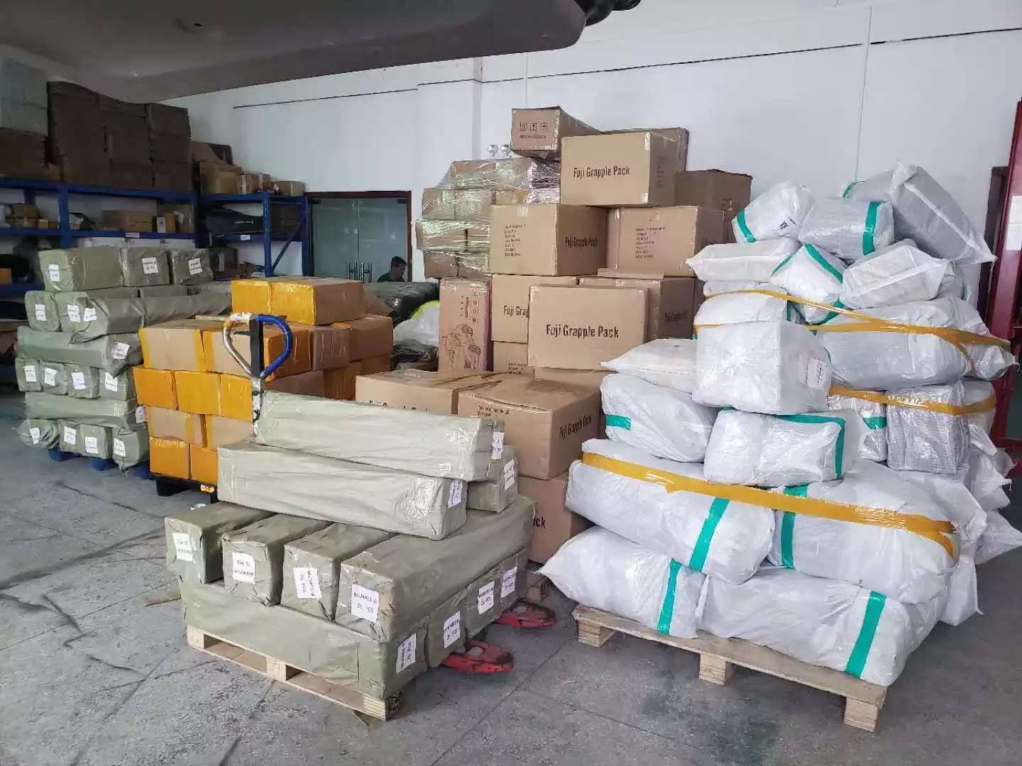 6、往意大利寄東西用什麼快遞:我想寄東西去意大利~~請問用什麼快遞~~？