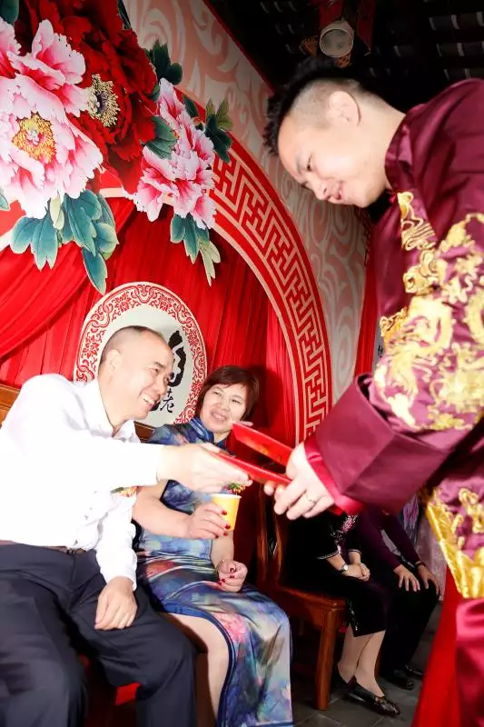 未來女婿生日要發紅包嗎：給未來岳父過生日應該包多少紅包？