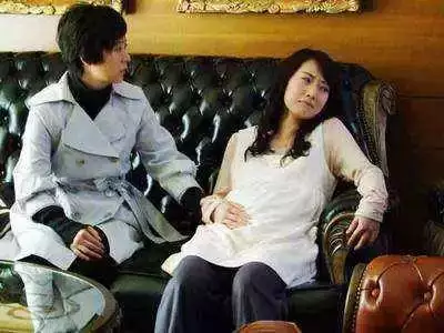 2、給單位當小三，然後當，這種情況很正常嗎？小三當單位能長久嗎？前提她很張揚，而且不做