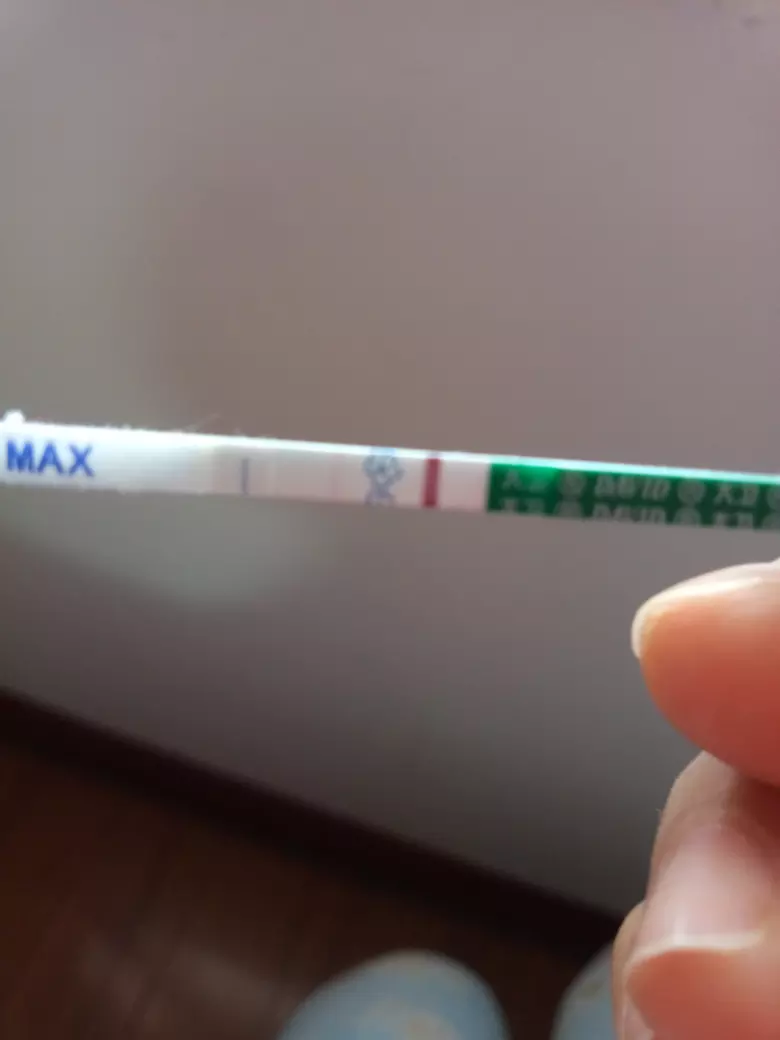 早孕試紙第二道杠好淺：試紙總能試出一深一淺的雙杠，但是沒有懷孕，怎麼回事