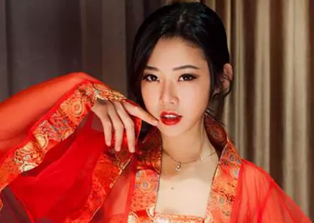 女孩屬豬配何屬相配偶：屬豬的和什麼屬相配，女豬。。