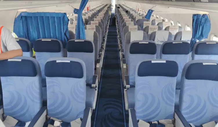 2、飛機經濟艙31到55哪個位置好:飛機31排到55排，哪排視野比較好？