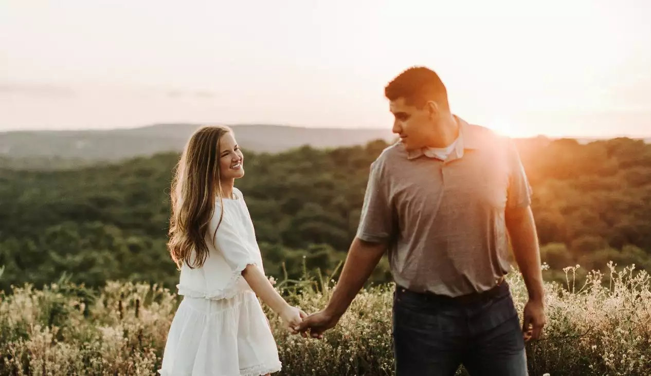 4、女的比男的大5歲結婚好不好:女的大男的5歲結婚會幸福嗎？