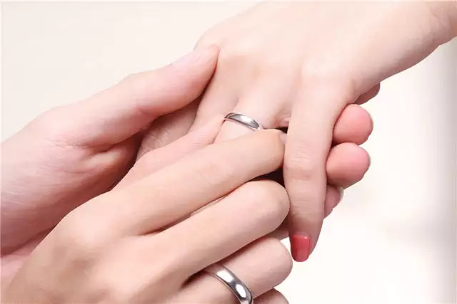1、95年女91年羊男婚配:91年羊男和95年豬女婚配嗎？
