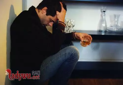 2、一個和你離婚 出軌和小三在一起的男人 真的不會心裏對老婆孩子愧疚