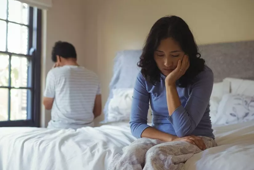 5、一個己婚女人丈夫不在家，因家務事，不找別人，經常讓我幫忙，很小忙就讓我在她家吃飯，熱情招待，我有點