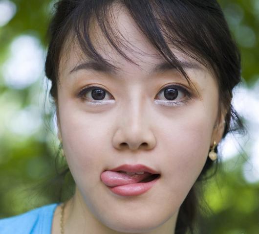1、日貴格女命好嗎:女命帶天乙貴人、月德貴、金與貴、日貴格,一人帶這麼多貴好不好