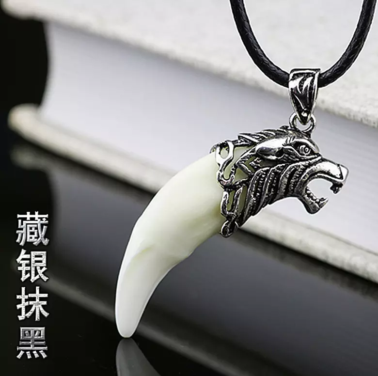屬馬的人可以佩戴狼牙么，我在包族哪裡買了幾個狼牙，但是回來後有人說，動物屬相的人不能帶狼牙
