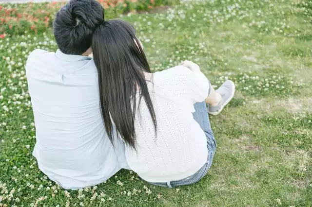 1、八字看配偶出現時間正緣:八字中如何看正緣桃花