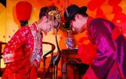 4、怎麼算兩個人合不合婚:算兩個人的八字合不合婚