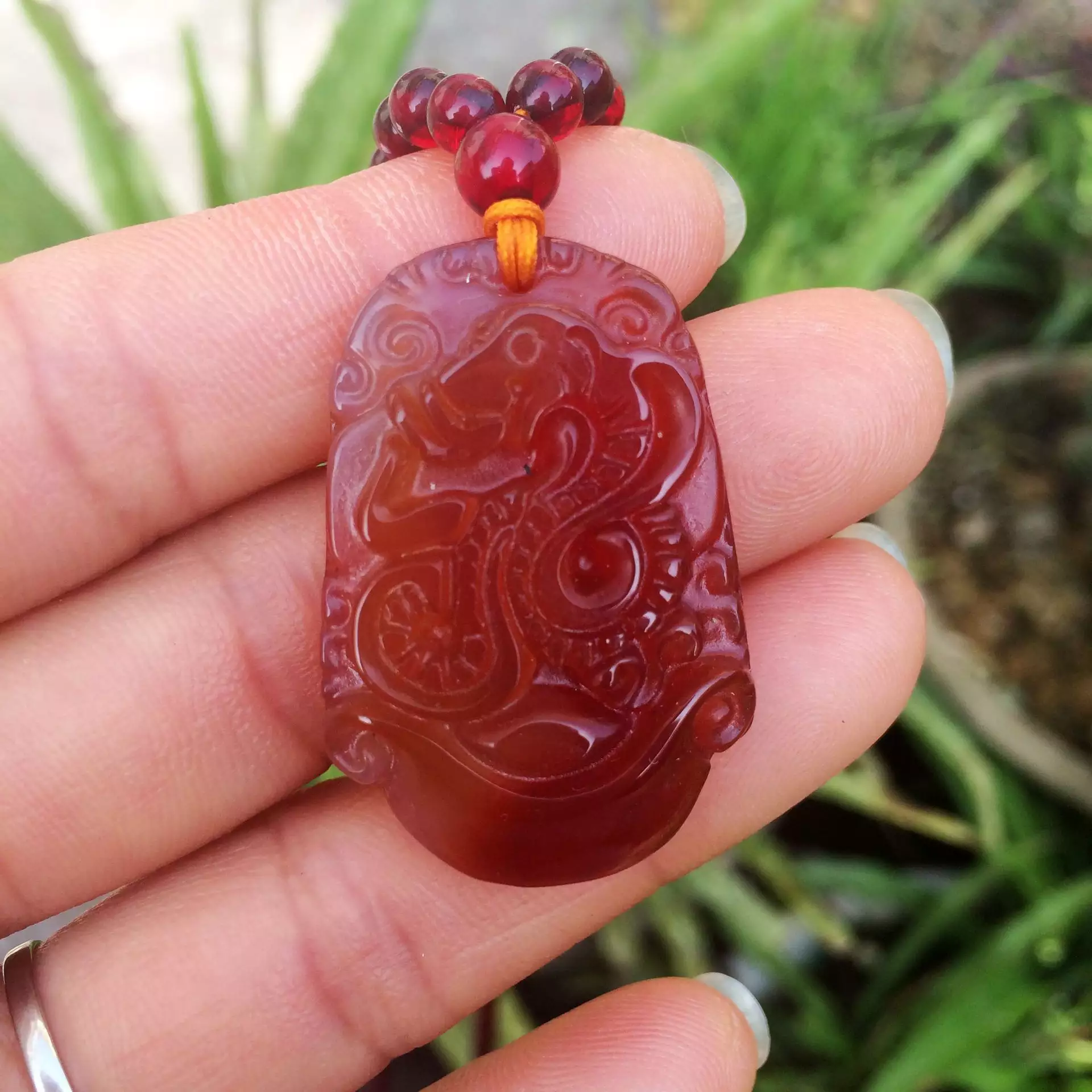 屬蛇的帶什麼屬相的吊墜好：屬蛇的佩帶什麼首飾