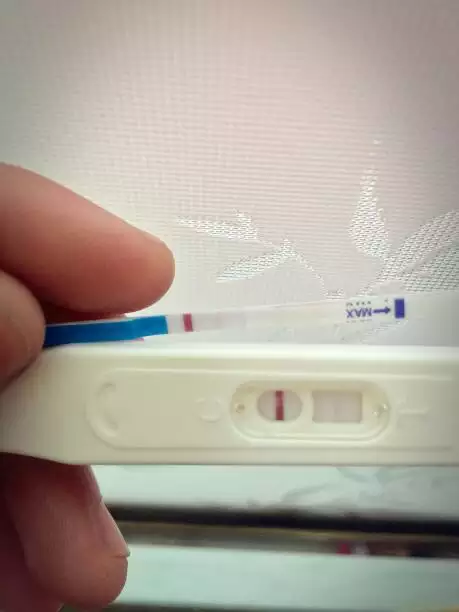 驗孕棒一豎一橫是什麼原因：為什麼驗孕棒換了幾根還是一橫一豎？