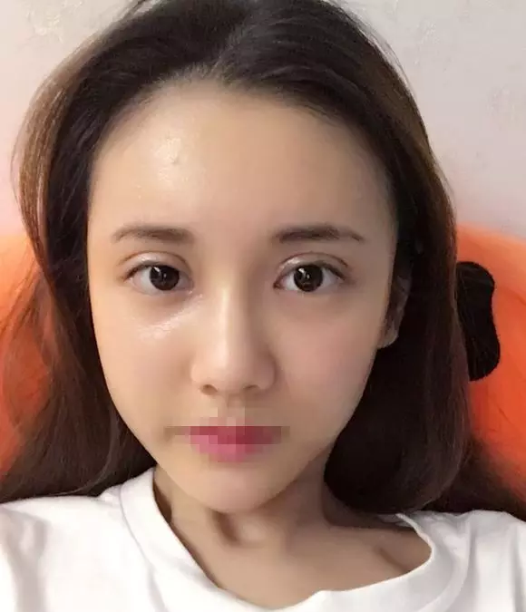 5、眼睛特別亮有神的女人:眼神很勾的女生