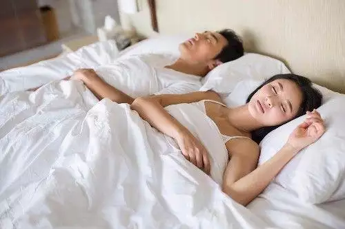 1、為什麼老公現在不喜歡碰我了:現在老公碰都不想碰我了，怎麼辦