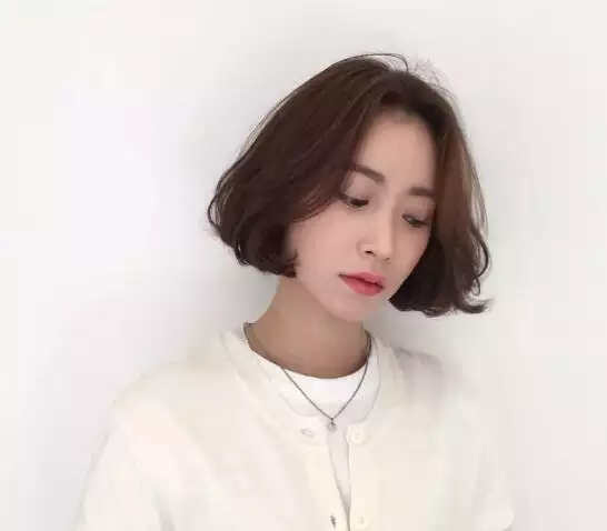 取個英文名，最好一聽就知道是個幹練的職業女性，但不要太常見哦，我叫 xu qi，盡量和中文名 發音相近
